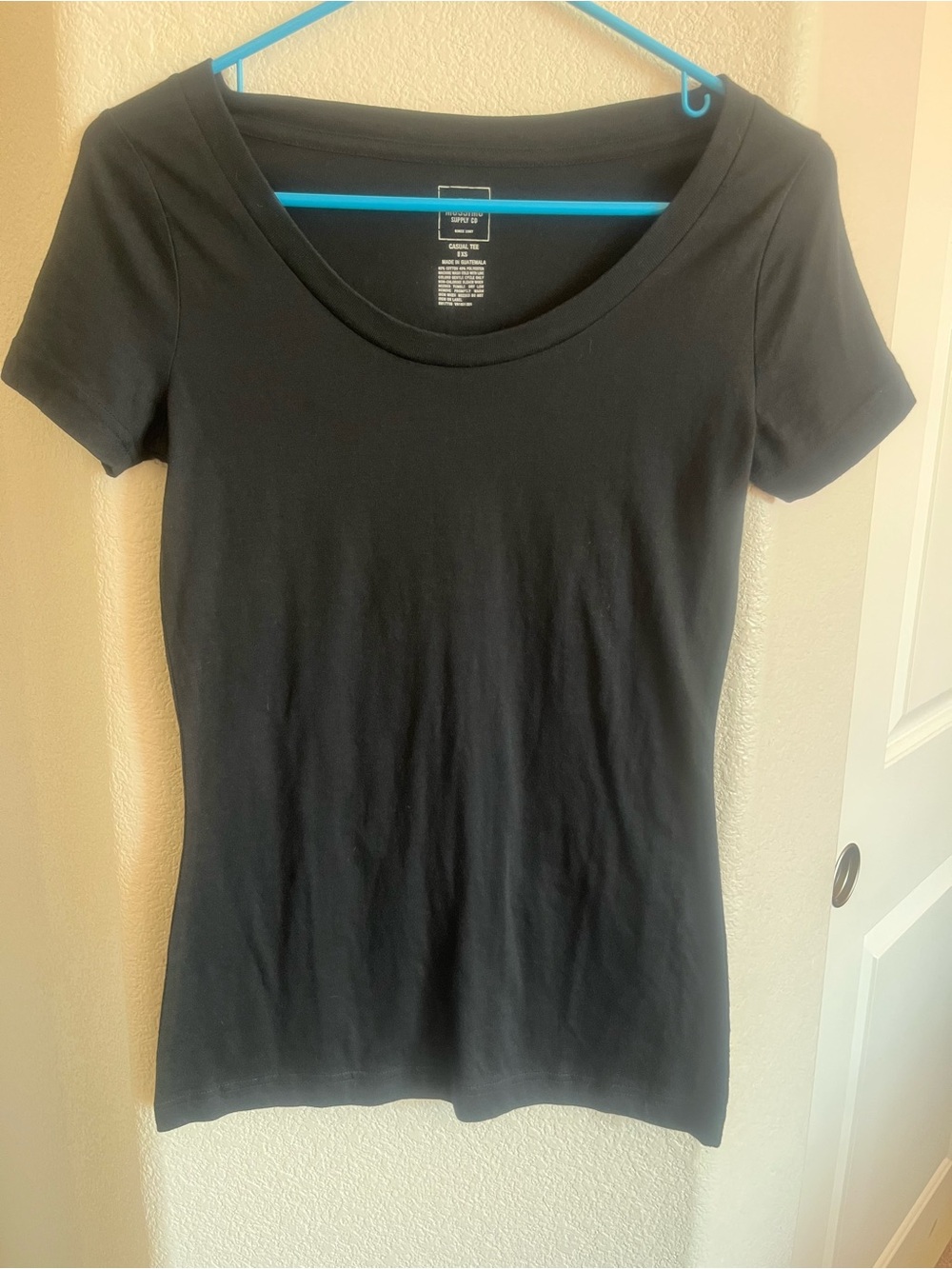 Mossimo Supply Co. Black Scoop Neck Short Sleeve Tee